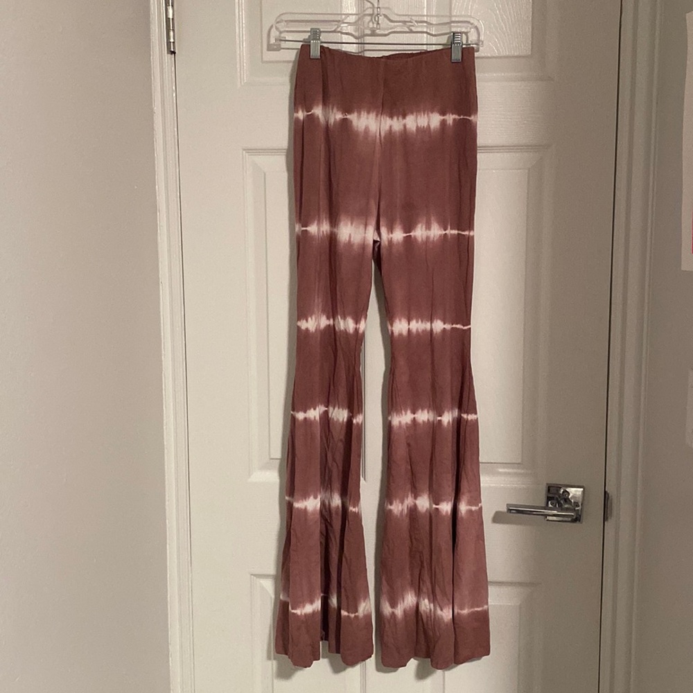 MAINSTRIP Label flare 70s inspired tie die pants. Pink and white. Size S